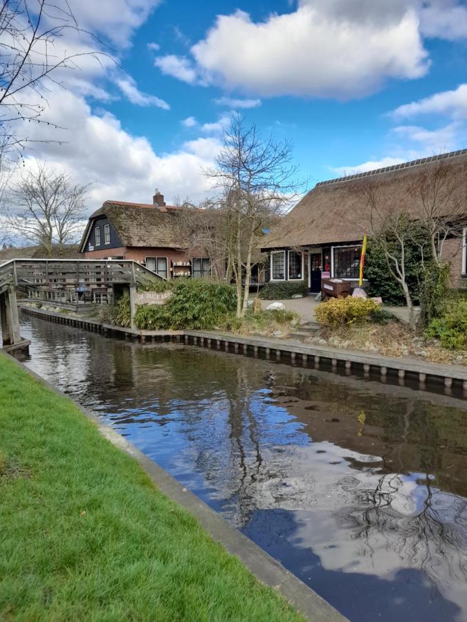 Wuivend Riet Gelegen Op Resort Venetie Giethoorn Exterior photo
