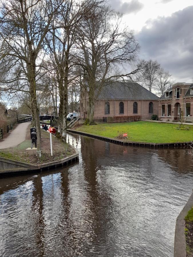 Wuivend Riet Gelegen Op Resort Venetie Giethoorn Exterior photo