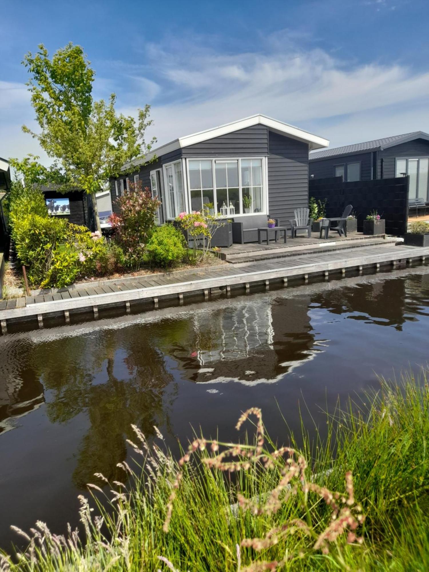 Wuivend Riet Gelegen Op Resort Venetie Giethoorn Exterior photo